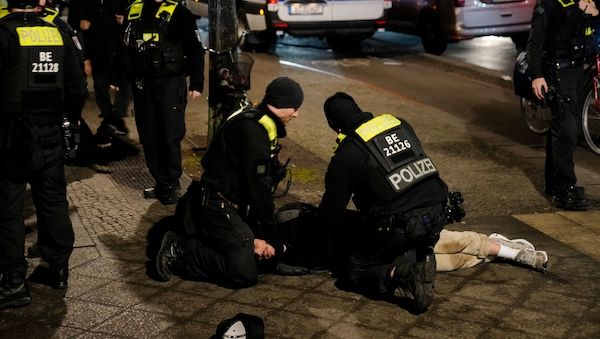 Blut an den Händen: Attacke am Berliner Holocaust-Denkmal