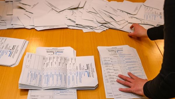 AfD gewinnt Wahl in Brandenburg - SPD stürzt ab