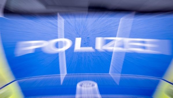 Potsdam - Frau überfallen und sexuell genötigt? Polizei sucht Mann