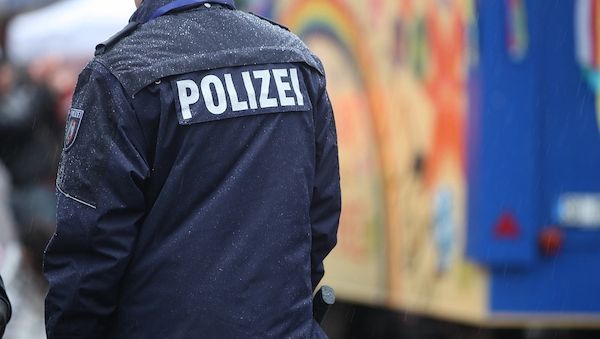 Trotz IS-Terrordrohung: Reul ermutigt Karnevalisten