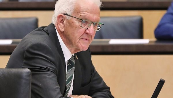 Kretschmann will Linkspartei angreifen