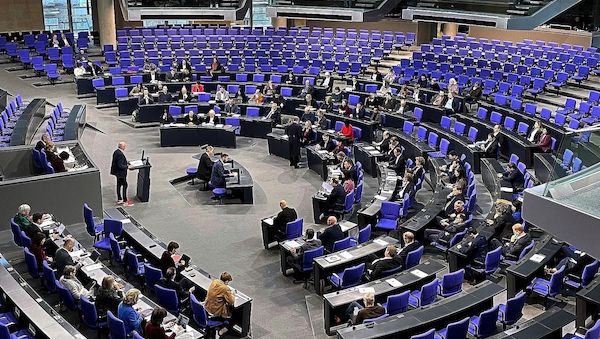 Bundestag soll mit höheren Strafen gegen Pöbler vorgehen