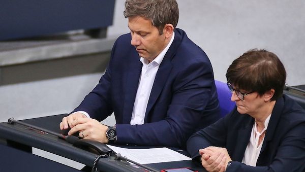 SPD-Arbeitsgemeinschaft verlangt neue Parteispitze