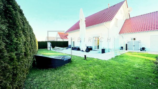 TOP gepflegtes Einfamilienhaus in Ochsenhausen mit Pool und Sauna!! Endenergieverbrauch B