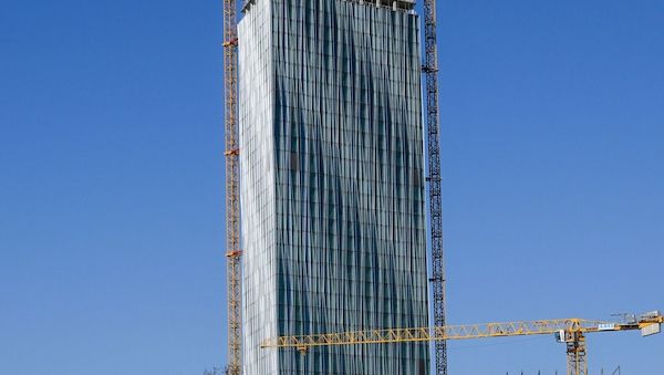 Estrel Tower - Richtfest für Berlins ersten Wolkenkratzer