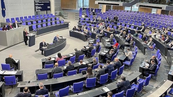 Bundestag soll am 13. März über Investitionsprogramme beraten