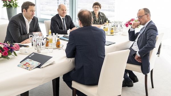 Scholz will sich bei Sondierungen weiter zurückhalten