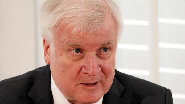 Seehofer schockiert über geplante Neuverschuldung