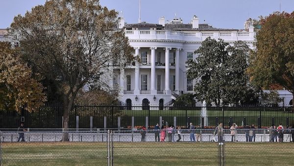 Secret Service schießt auf bewaffneten Mann vor Weißem Haus