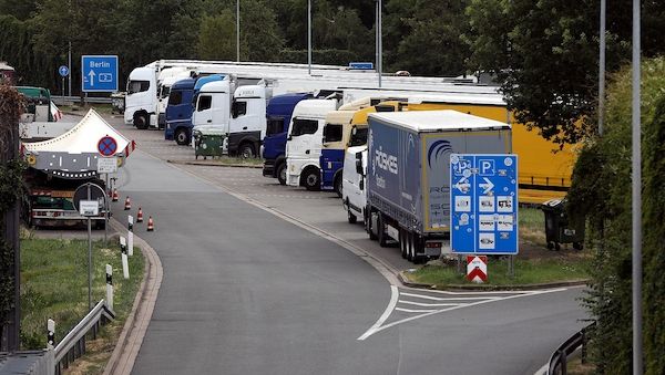 Zahl mautpflichtiger Lkws auf Autobahnen deutlich gesunken