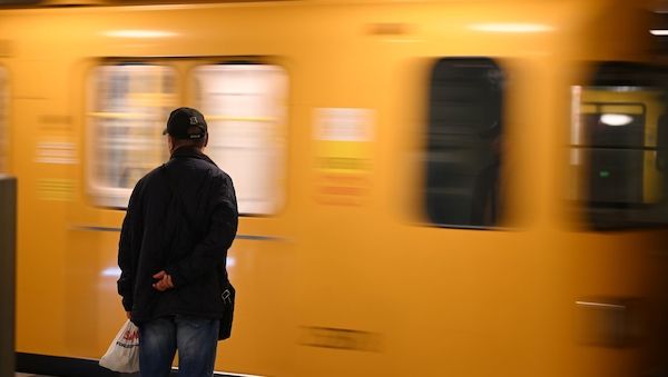 Tödlicher Unfall an der U7: Mensch von U-Bahn überfahren