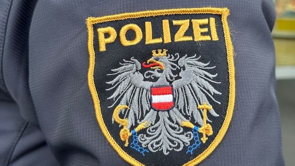 Drei Berliner Urlauber mit Heugabel verletzt