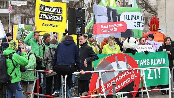 Bericht: Schwarz-Rot einigt sich mit Grünen auf Schuldenpaket