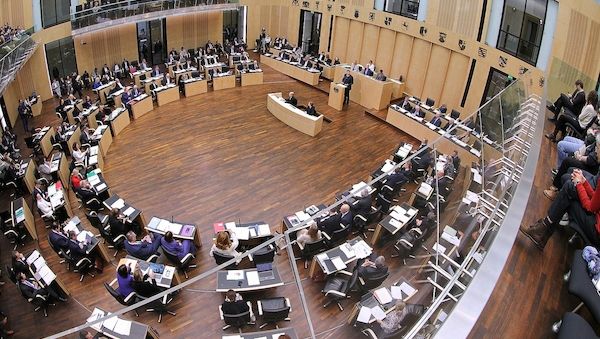 Bayaz sieht Zustimmung zu Schuldenpaket im Bundesrat skeptisch