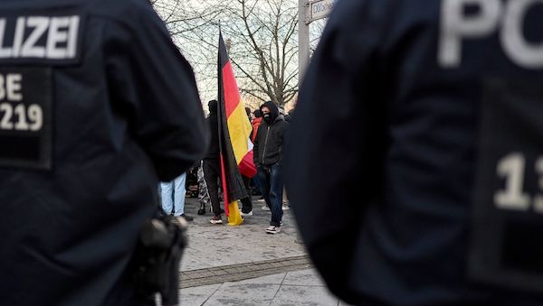 Dritte Neonazi-Demo innerhalb kurzer Zeit -1.500 Polizisten in Berlin-Friedrichshain und Mitte im Einsatz