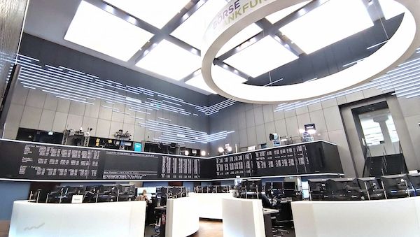 Dax lässt nach - Bankenverband rät nach Leitzinssenkung zu Pause