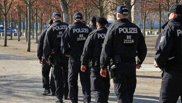 Jetzt warnt die Polizeigewerkschaft Friedrich Merz vor leeren Versprechen