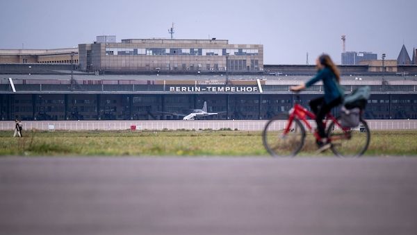 Mit dem Fahrrad durch die Geschichte des Tempelhofer Feldes